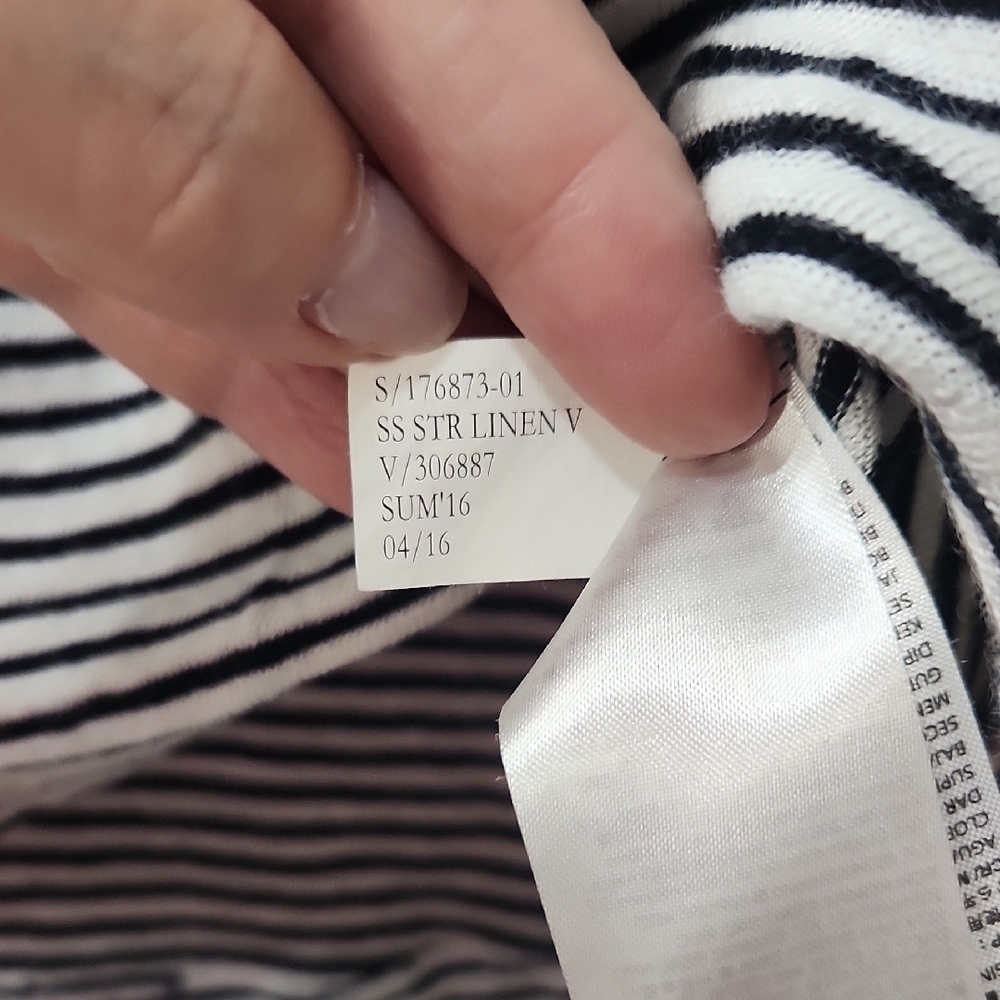 Banana Republic Striped V-Neck Tee in Black and White - Picture 4 of 6